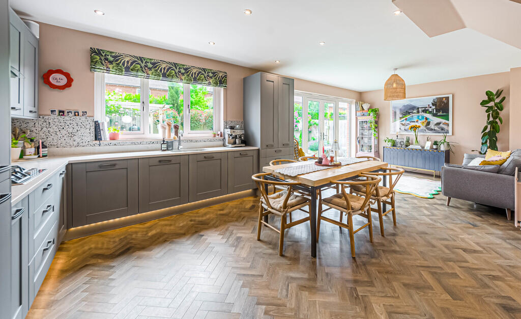 Kitchen/dining ro...