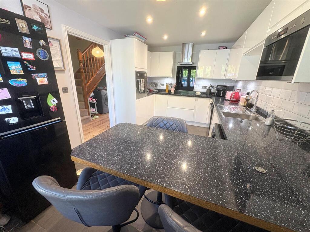 Kitchen / Breakfast Room