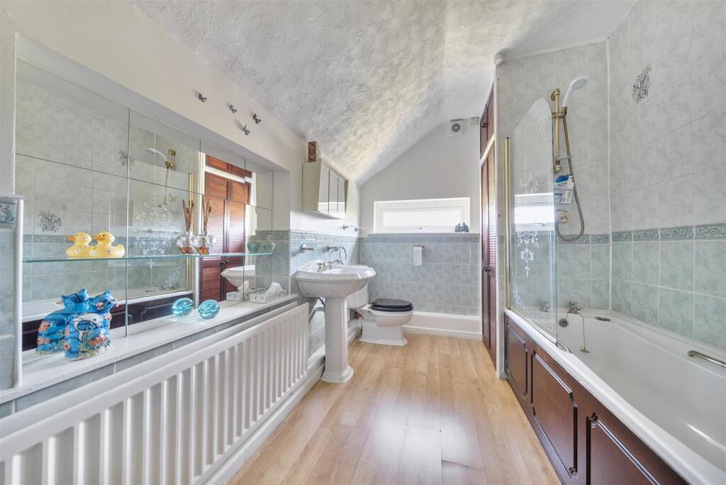 Bathroom.jpg