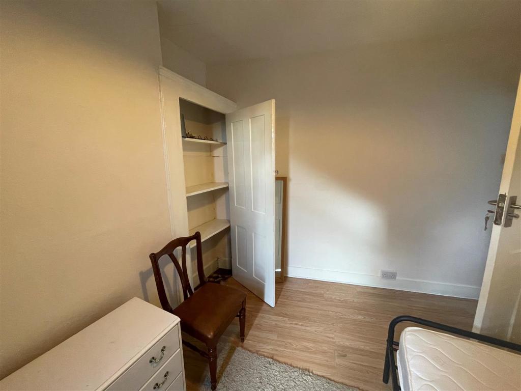 Room 2 - Cemetery Rd - E7 9DG (3).jpg