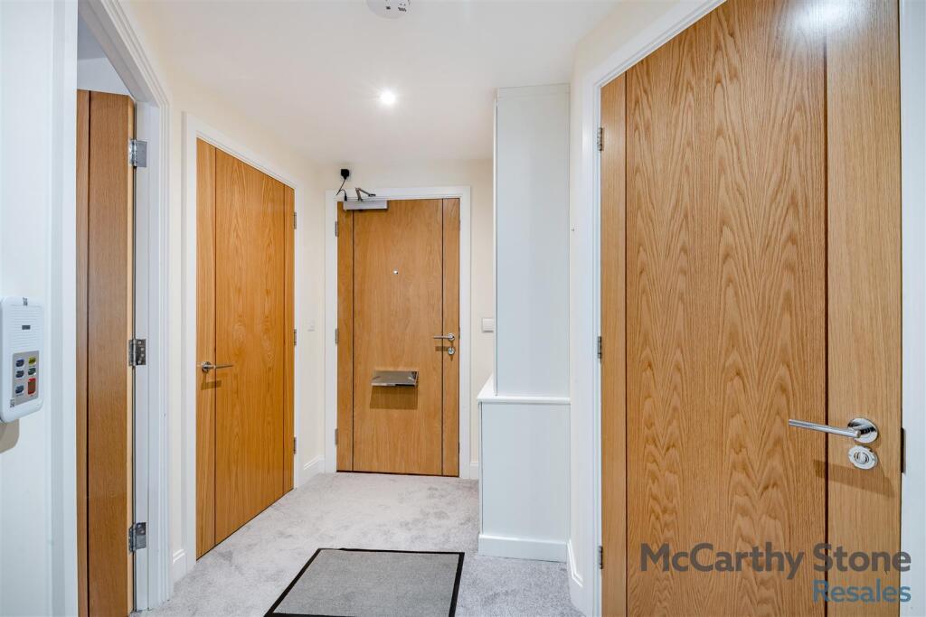 8654543-interior10.jpg