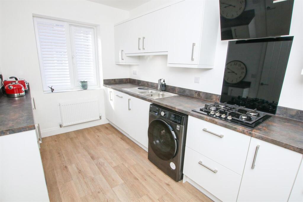 CONTEMPORARY KITCHEN