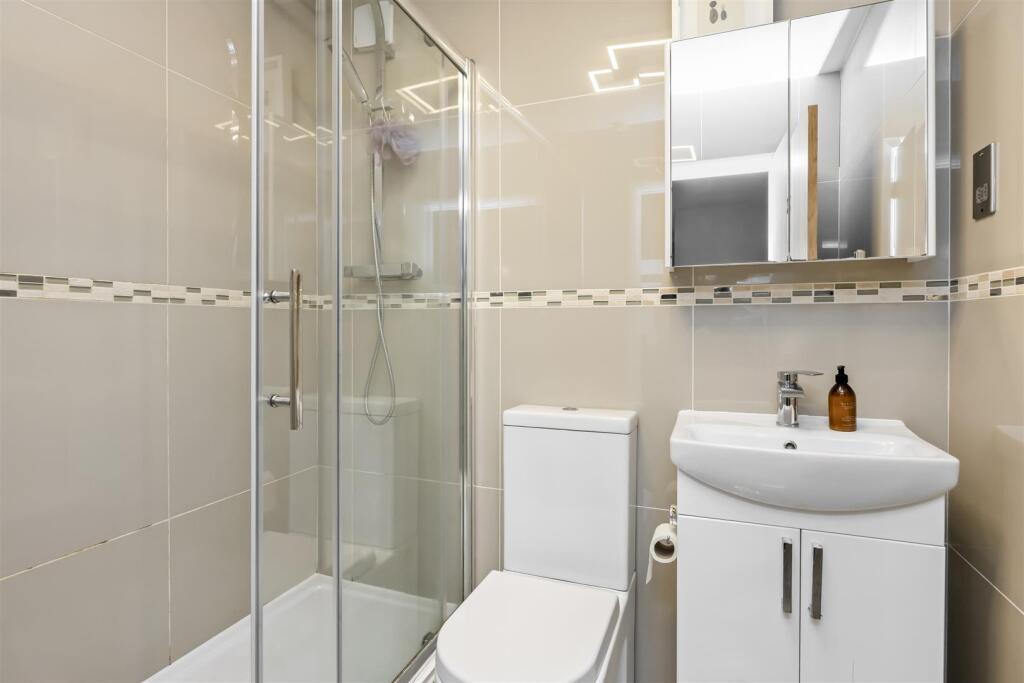 En-suite Shower Room/WC