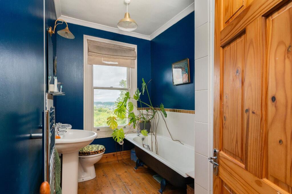 1S5R1KE - Bathroom B.jpg