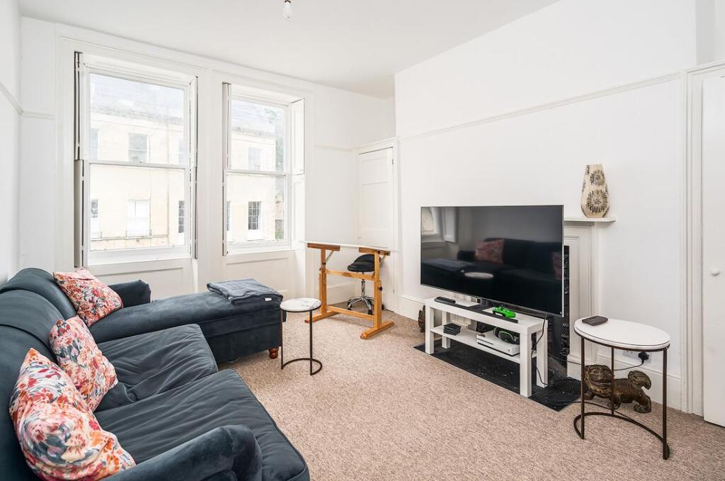 Second Floor Apartment, 14 Portland Place, Bath, B