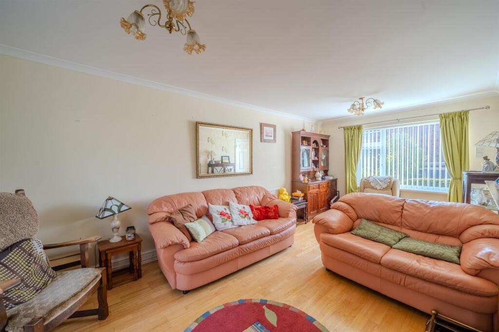 22 Garw Wood Drive-2.jpg