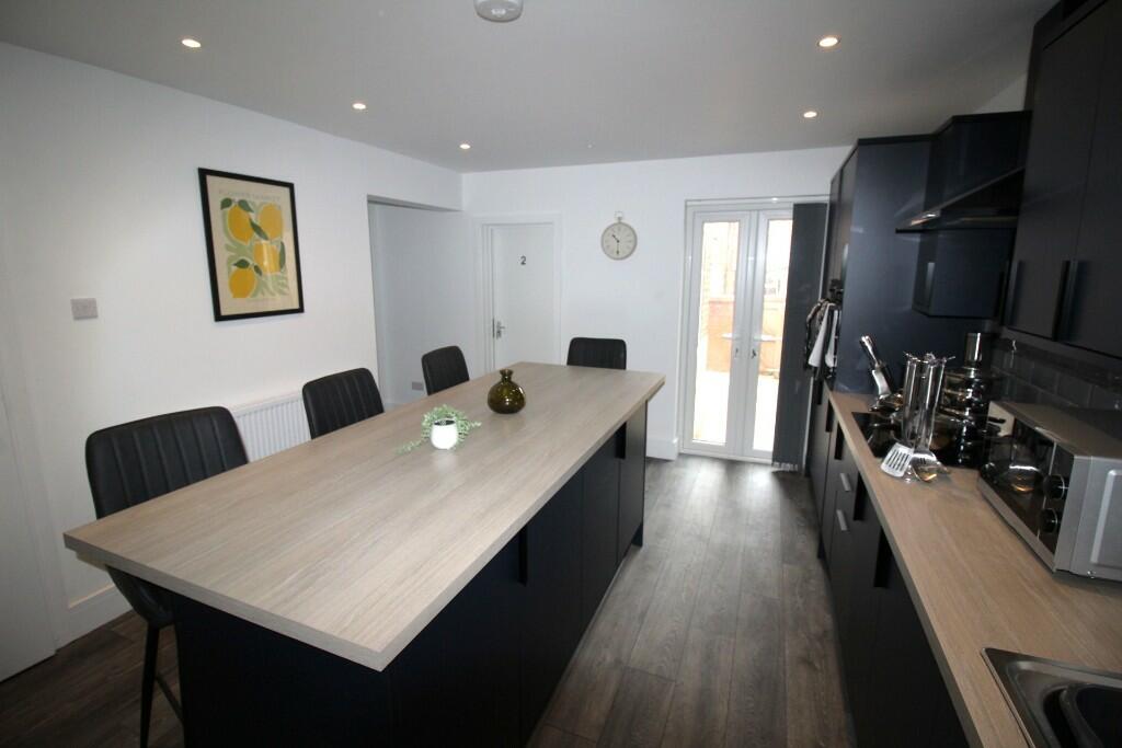 Kitchen (c) 