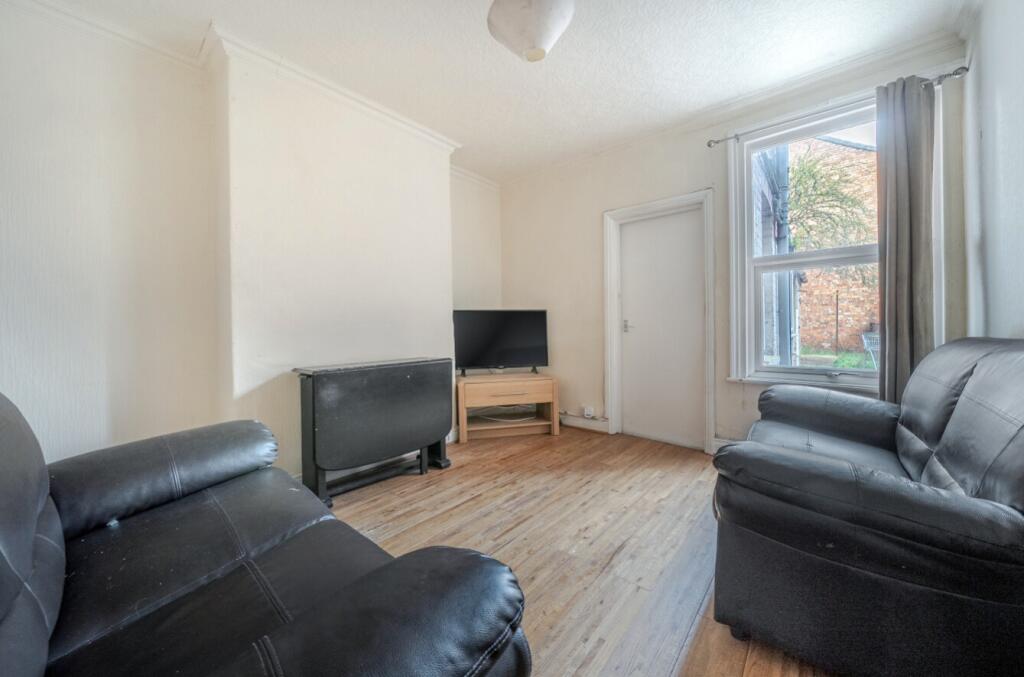 1386709-11-693030e4bfa93