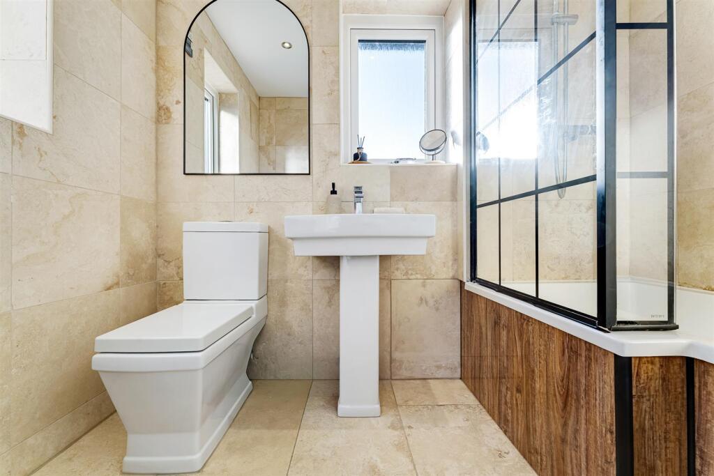 100 Tithebarn Road bathroom.jpg