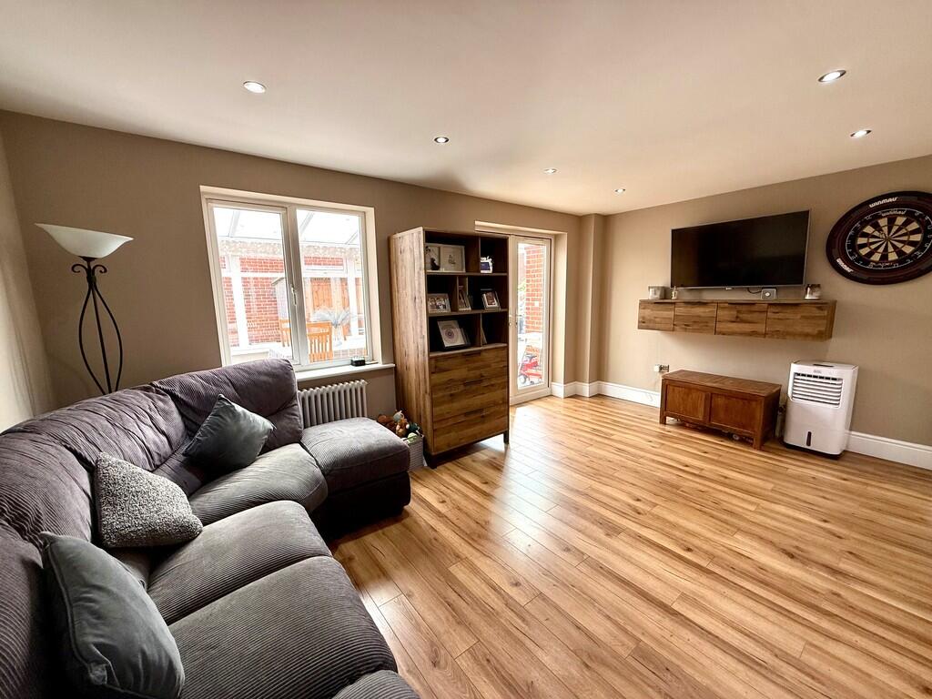 43 king road loun...