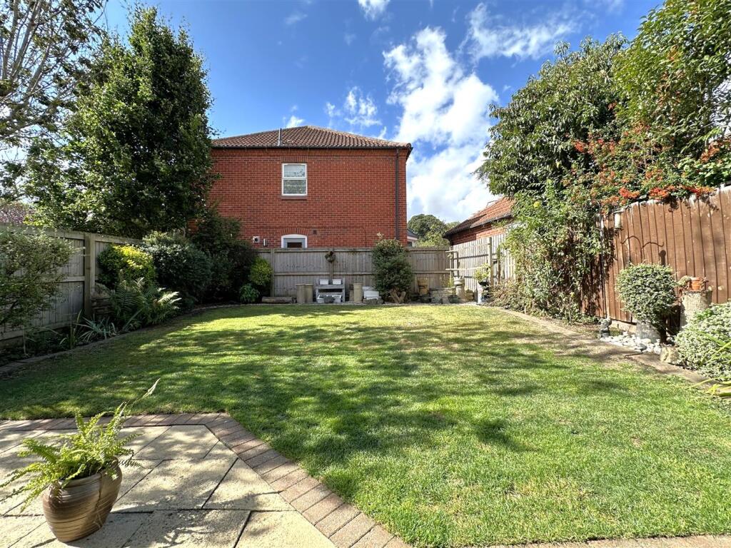 Lovely Rear Garden 883
