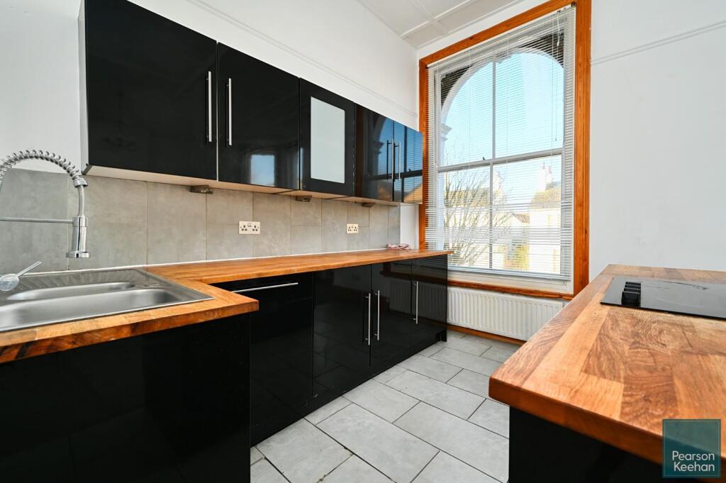 Flt 2, Westbourne Villas, BN3 (14).jpg