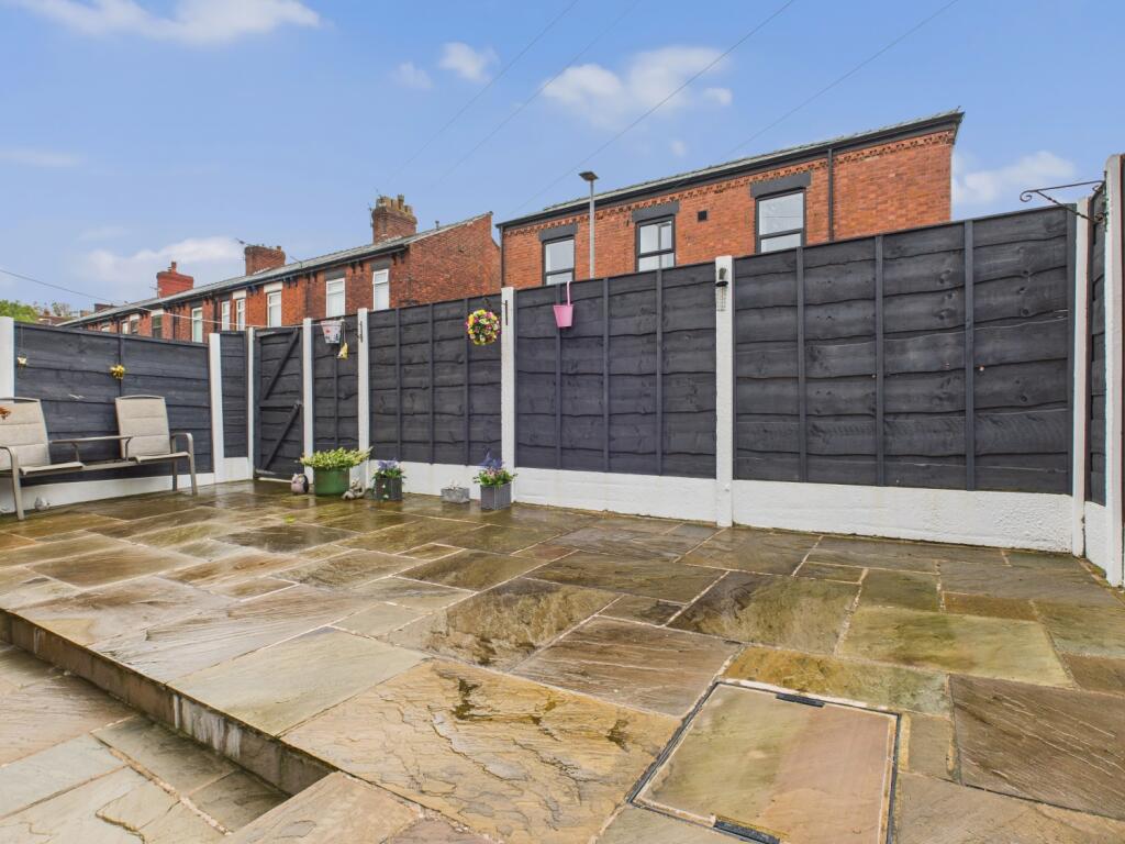 CAM03729G0-PR0156-STILL019