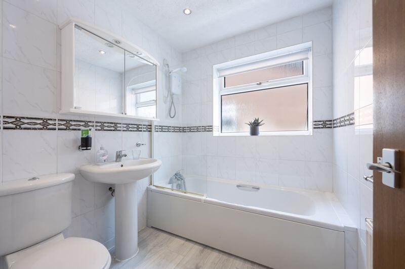 HOUSE BATHROOM (SIDE)