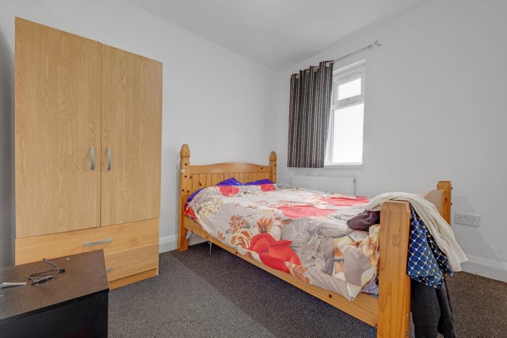 02-thumb14d682105-JJ-RXS-Collier Row Rd-6.jpg