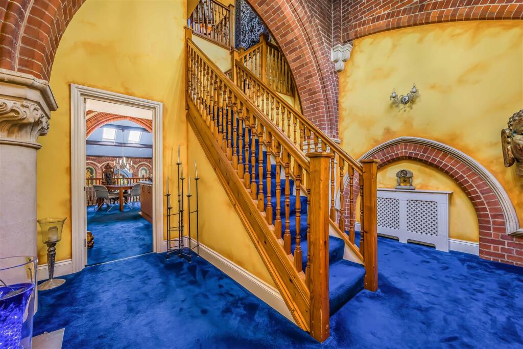 9 Grand Division Row, Henderson Road, Southsea-Sma