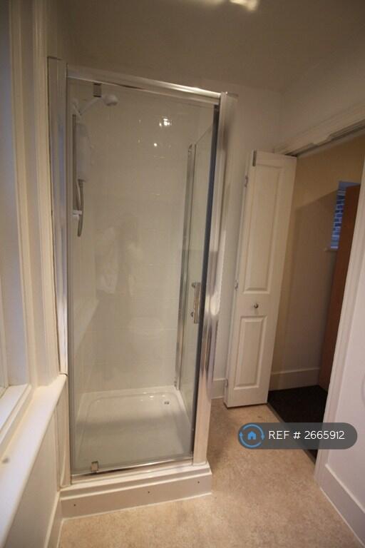 Shower Room 1st Floor