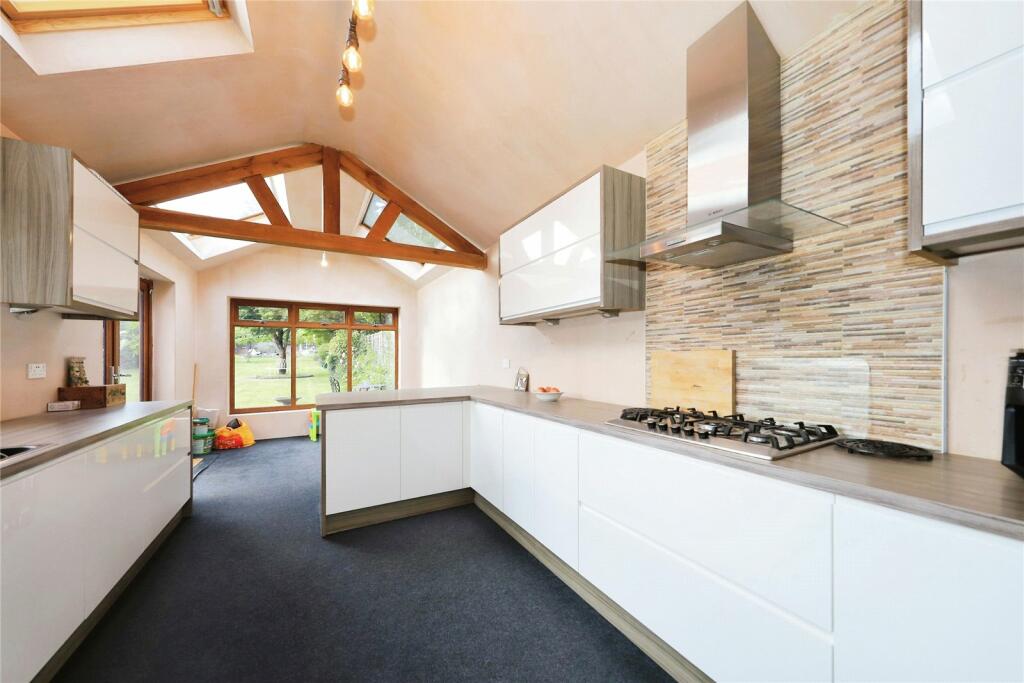 Kitchen/ Dining(3)