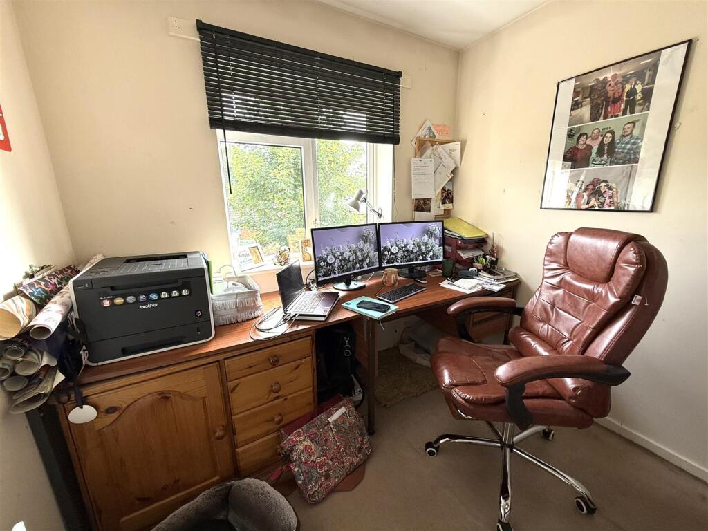 1 THORN CLOSE EXT.jpeg