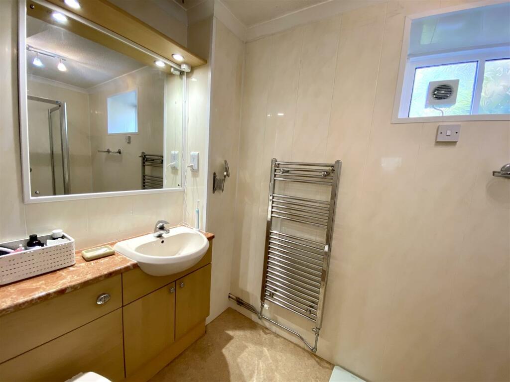 GROUND FLOOR SHOWER ROOM