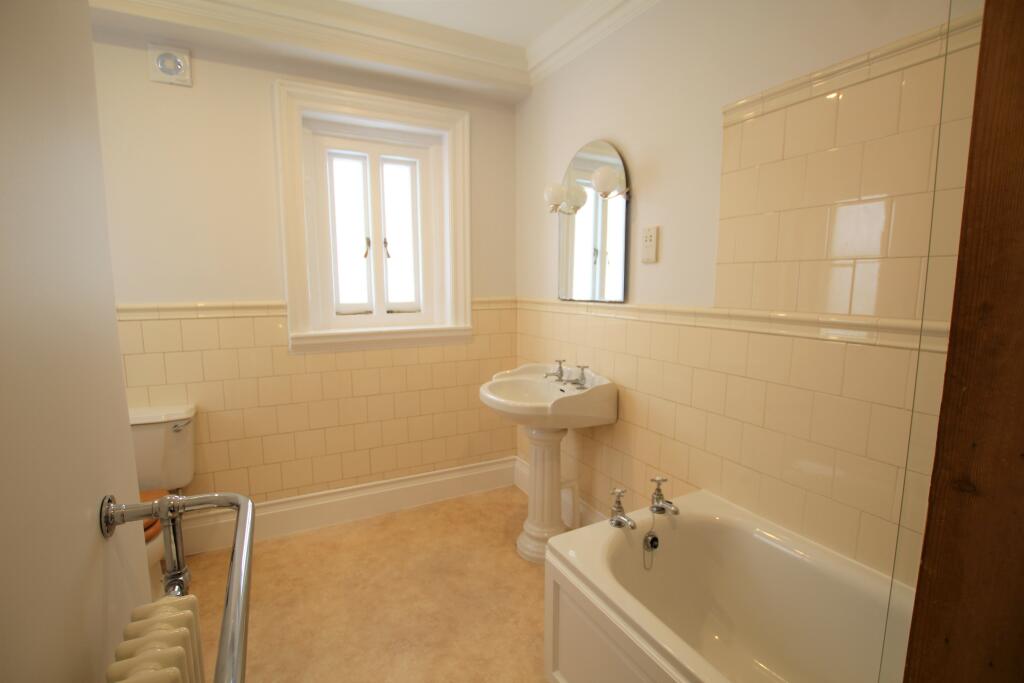 7 Bathroom.JPG