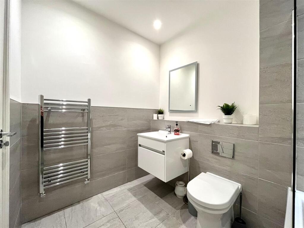 Bathroom Aspect 2