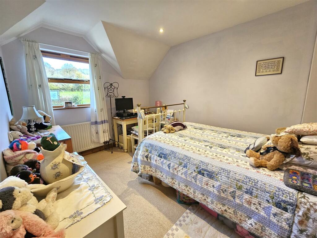 Bed 4.jpg