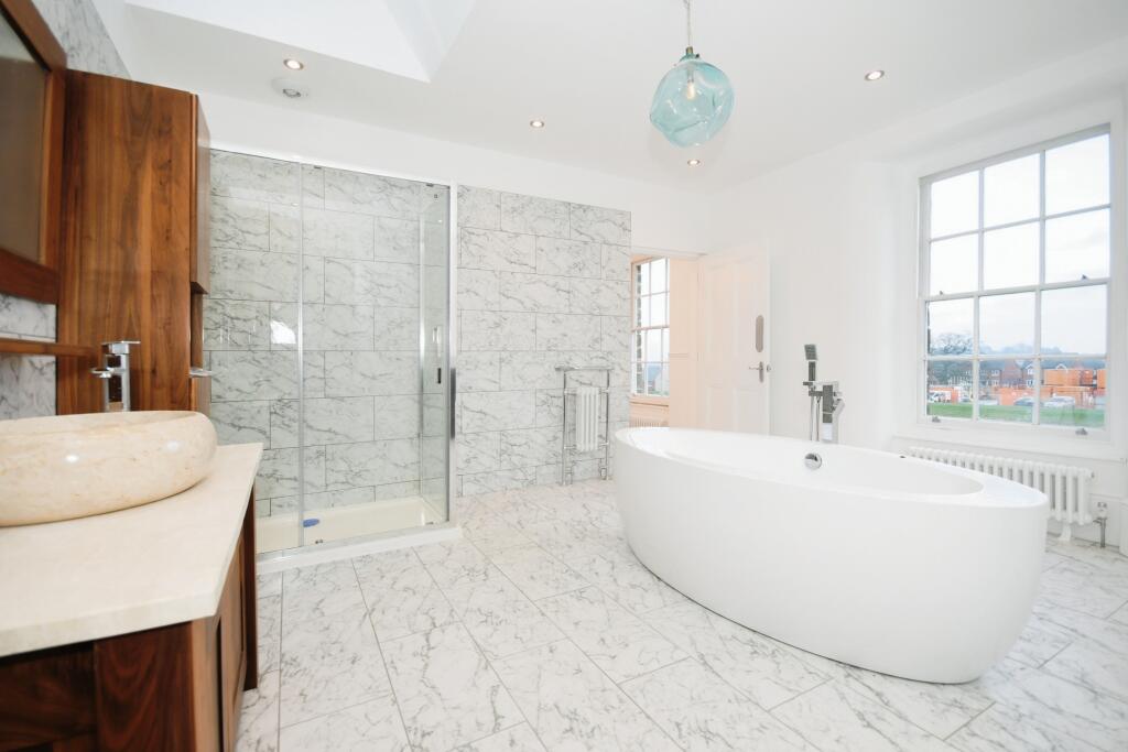 Master Bathrom