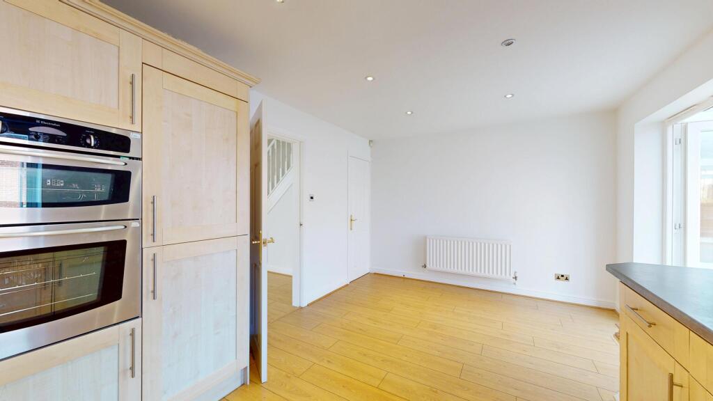 25-Acorn-Way-03312025_184141