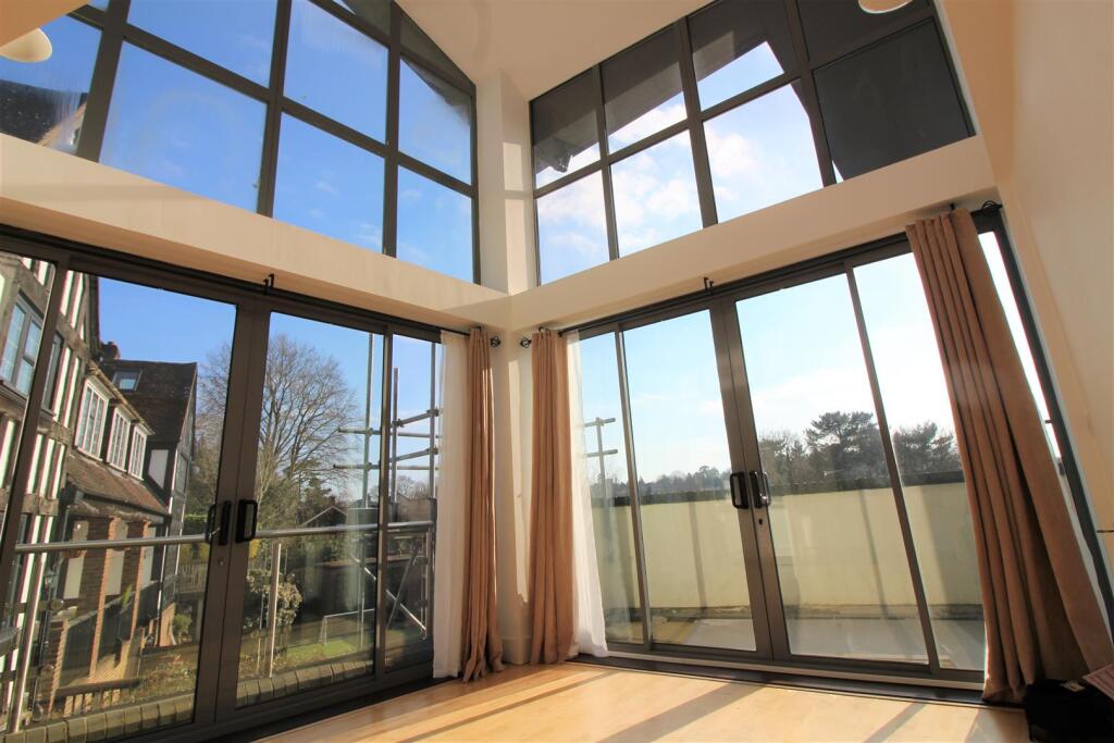 RECEPTION ROOM(2)