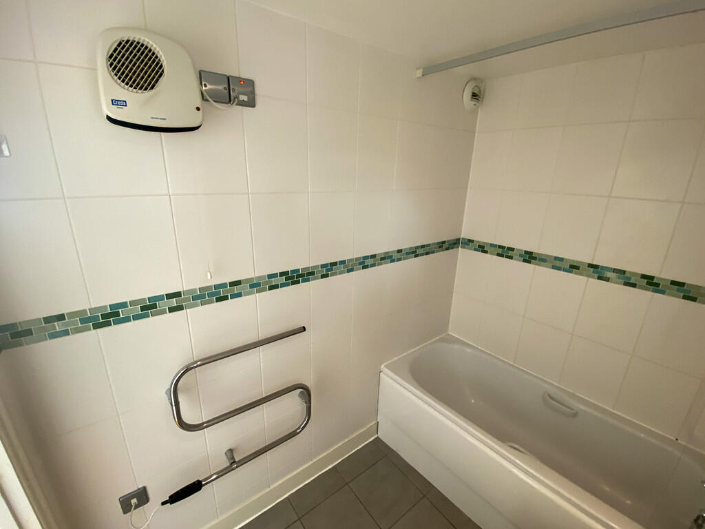 Bathroom (2)-2