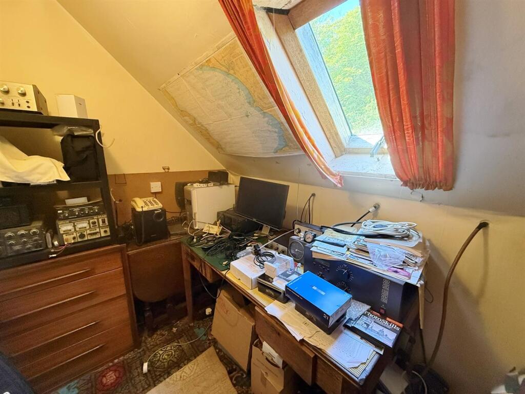 Bedroom 3/ study