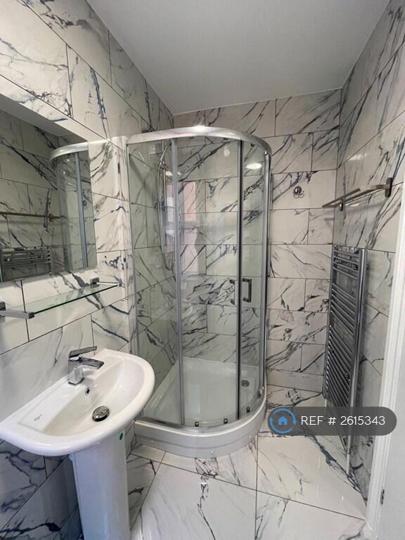 Room 3 Ensuite Bathroom