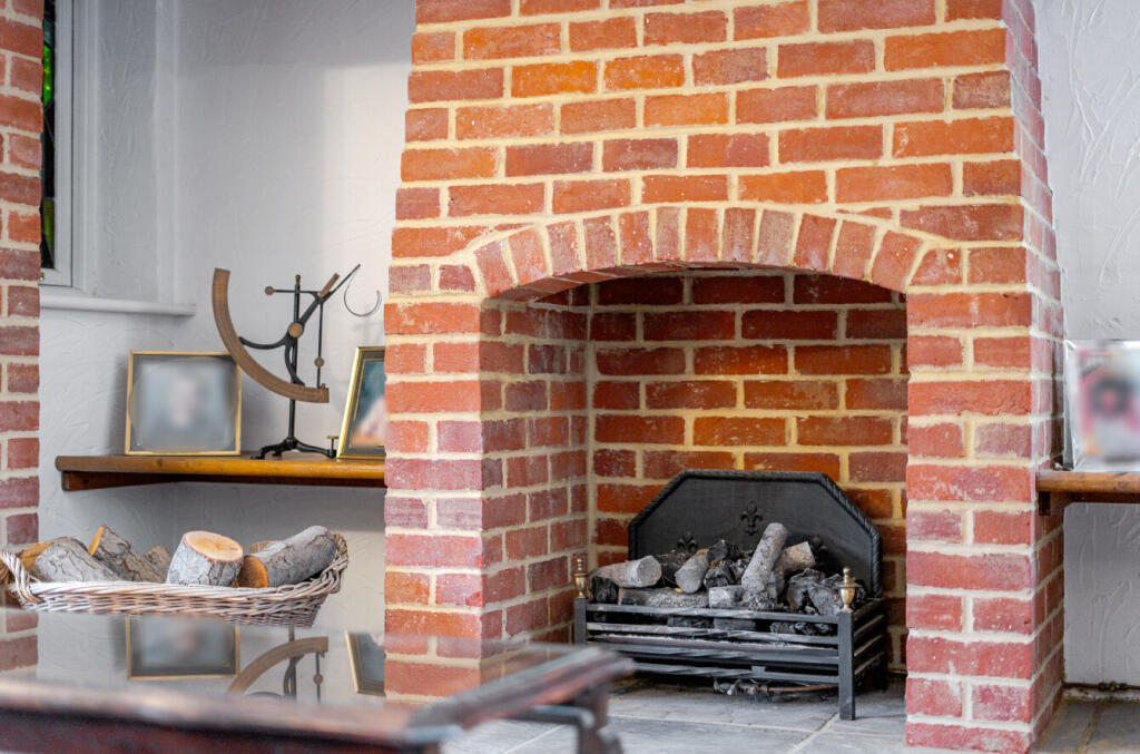 1364930-33-68ee23...