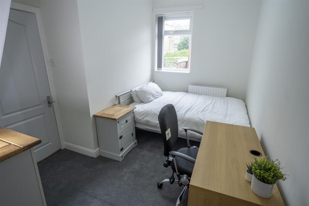 Bedroom 3 Ashdell Road.jpg