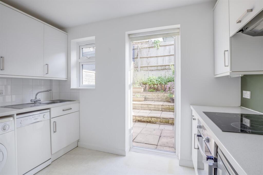 12 Old Coach Drive, HP11 1AS-4.jpg