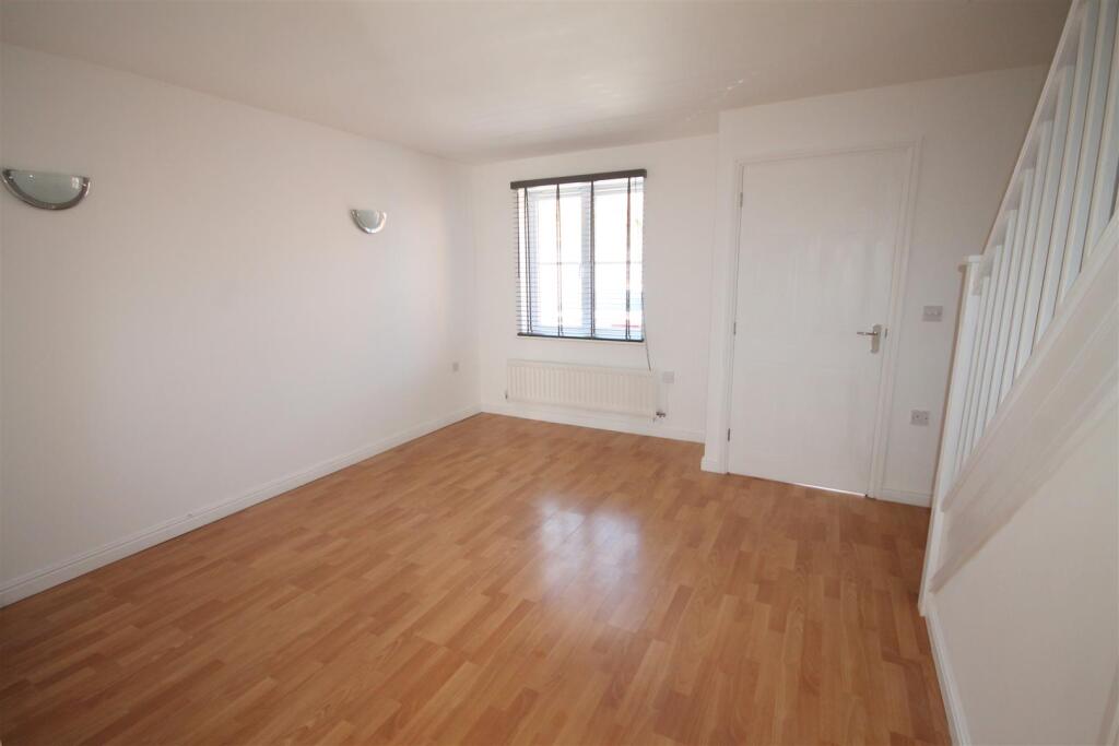 Lounge 2.jpg