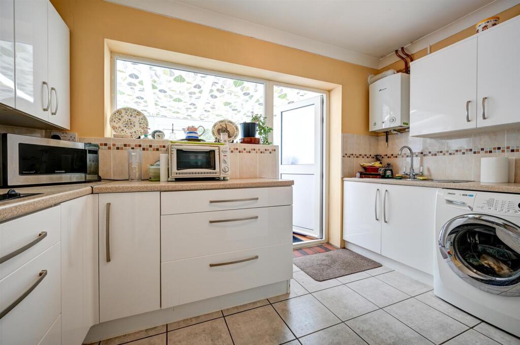 Kitchen (1).jpg