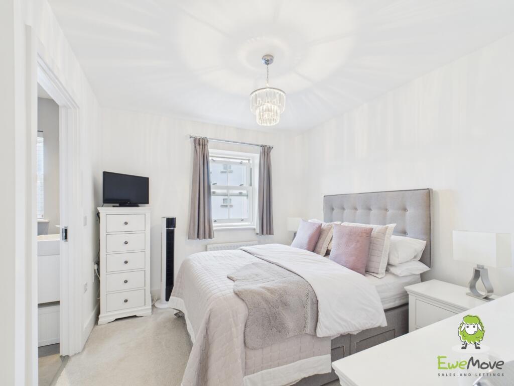 EweMove Estate Agents Basingstoke - Appian Way 