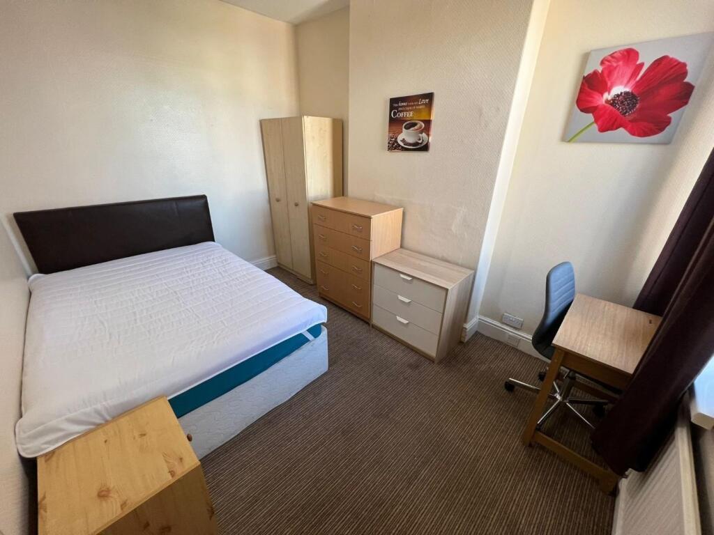 First Floor Middle Bedroom