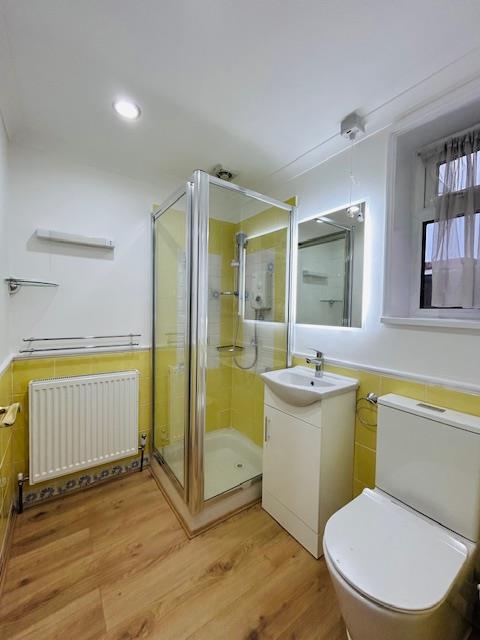 30LW DS Shower Room.jpg