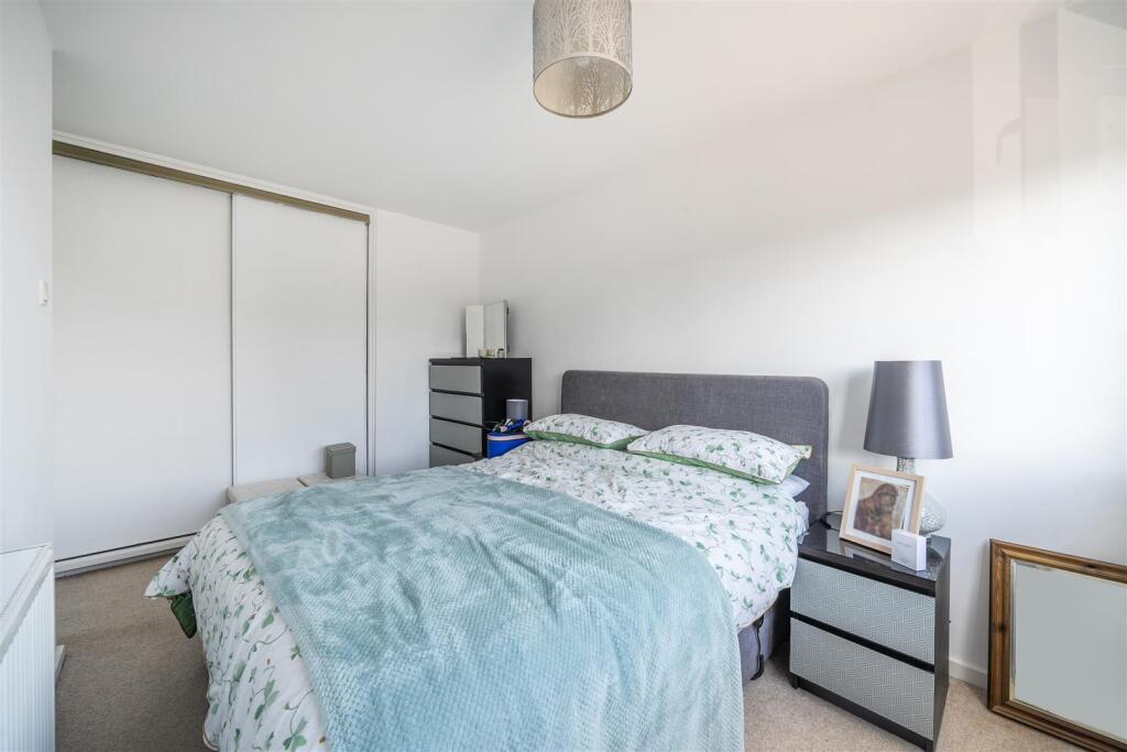 14 Oak Close, Towcester (11).jpg