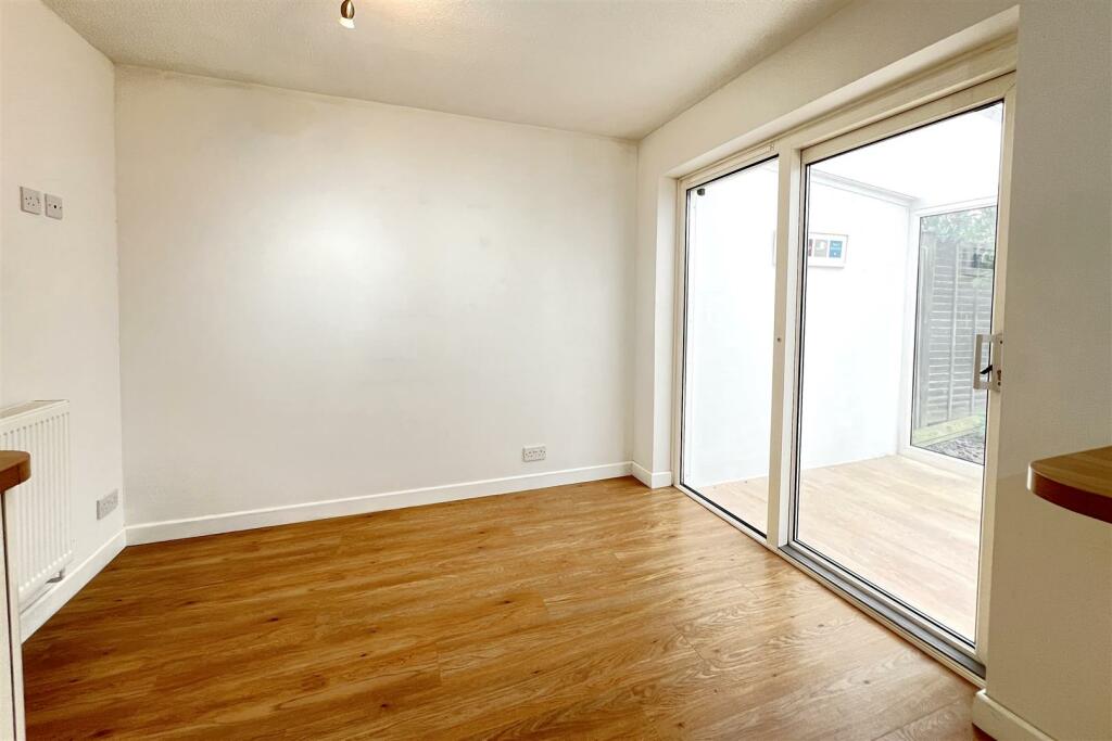 Dining Area.JPG