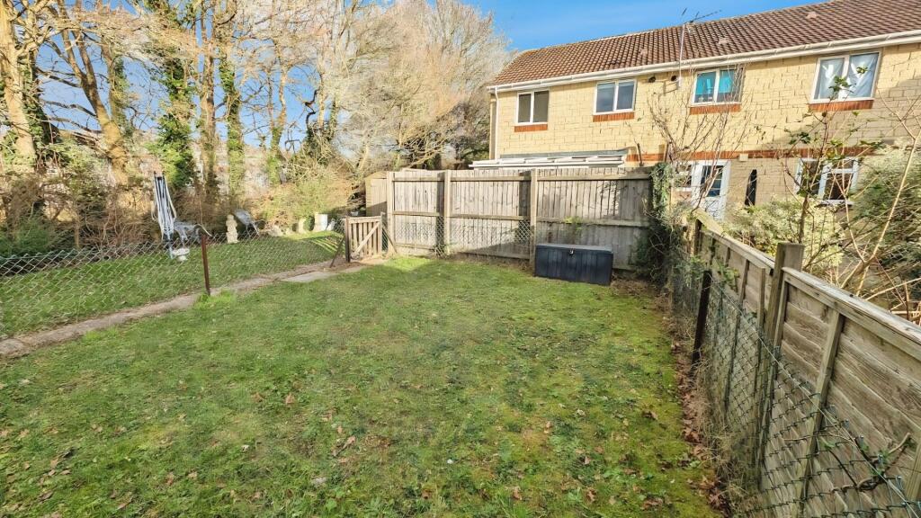 4 Larkrise  garden a.jpg