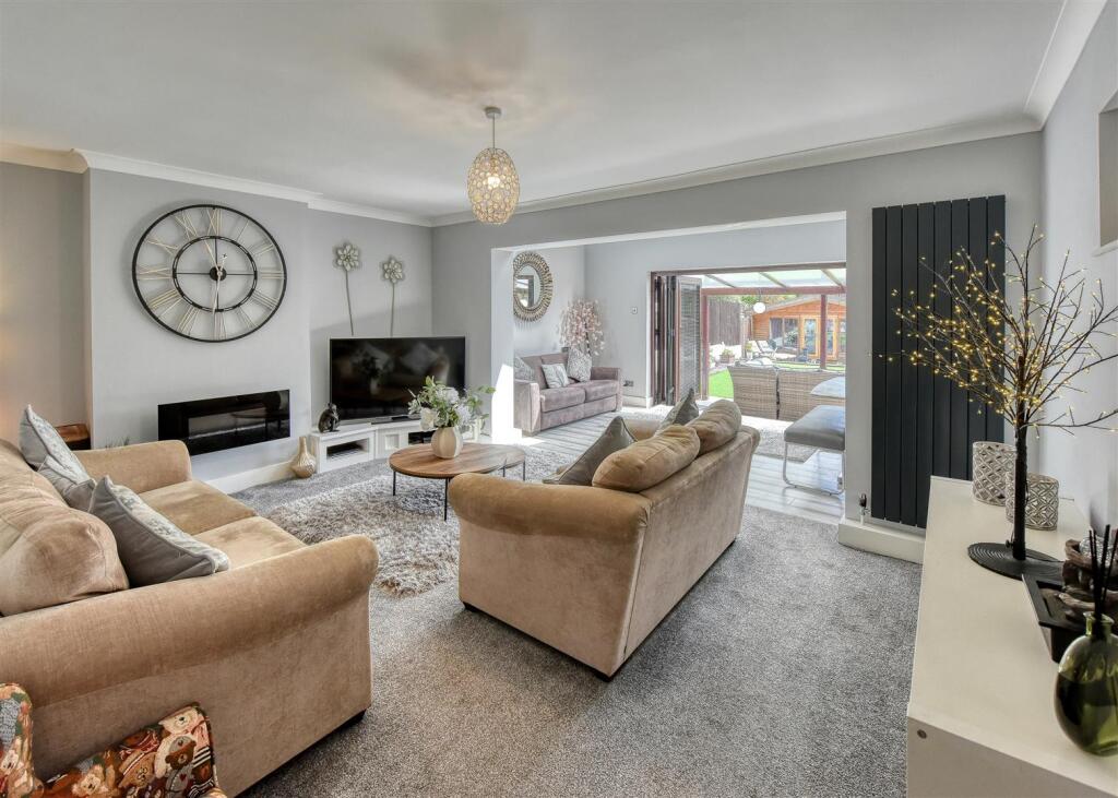 51 Sedgley Road-Living Room (2).jpg