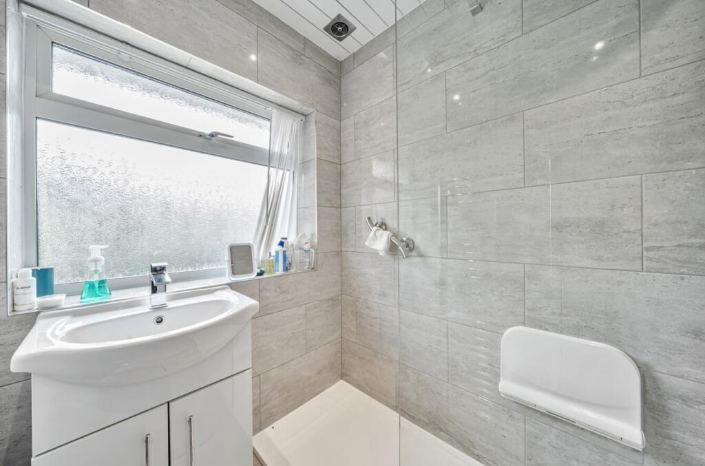 Shower Room - 104 OLD MEADOW LANE - EweMove Sale