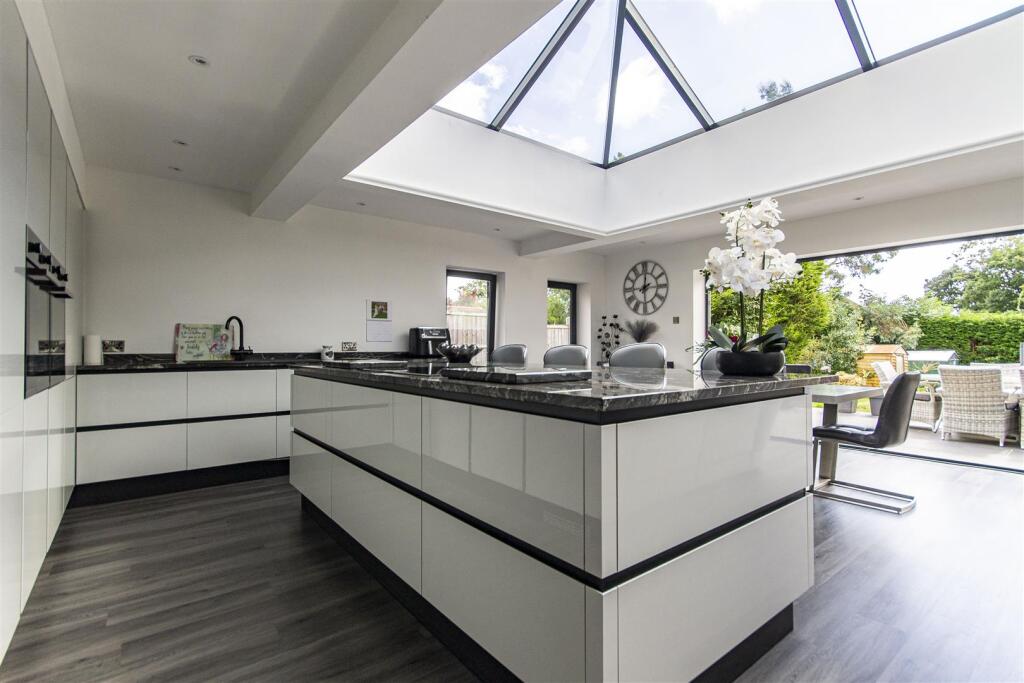 Open Plan Kitchen/Diner/Family Room