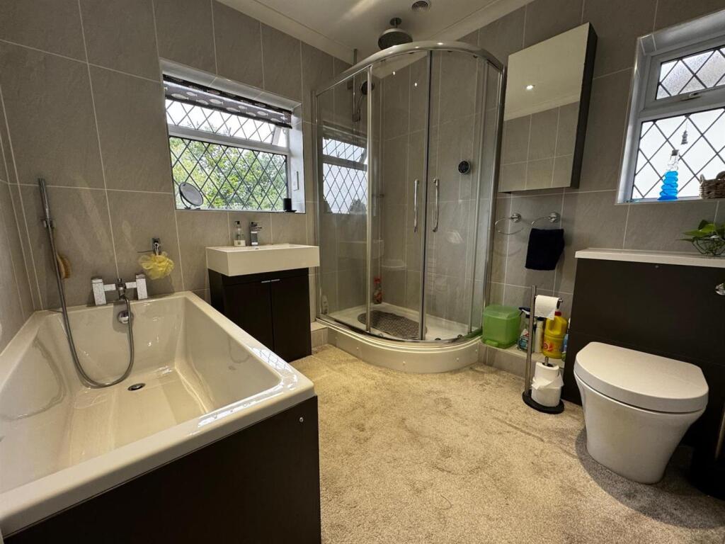 Family Bathroom.jpeg