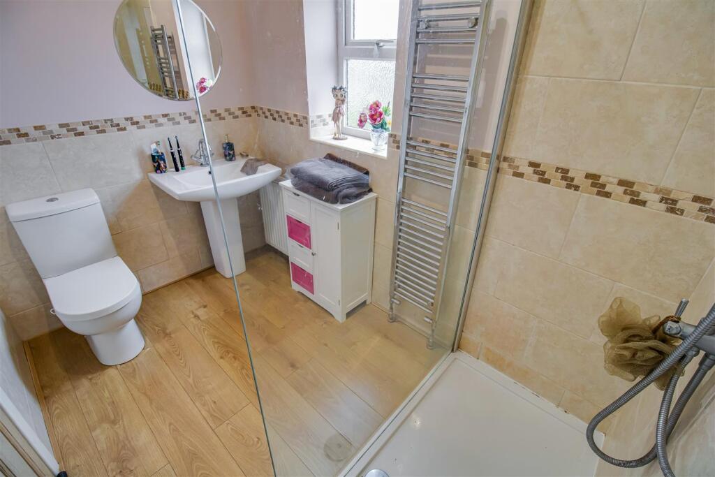SHOWER ROOM/W.C.
