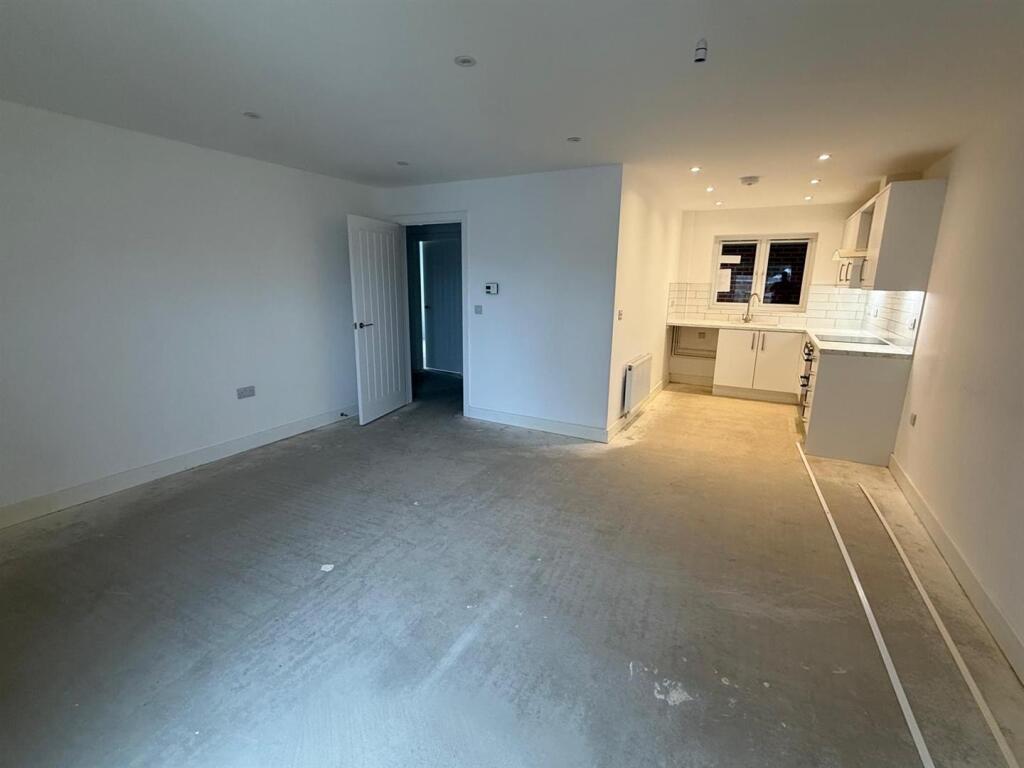 plot 487 lounge to kitchen.jpg